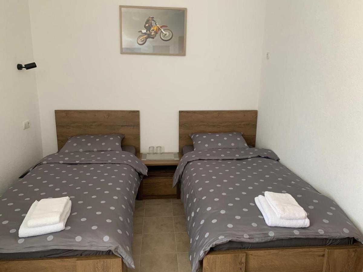 Zig Zag Hotell Kamjanets-Podilskyj Exteriör bild