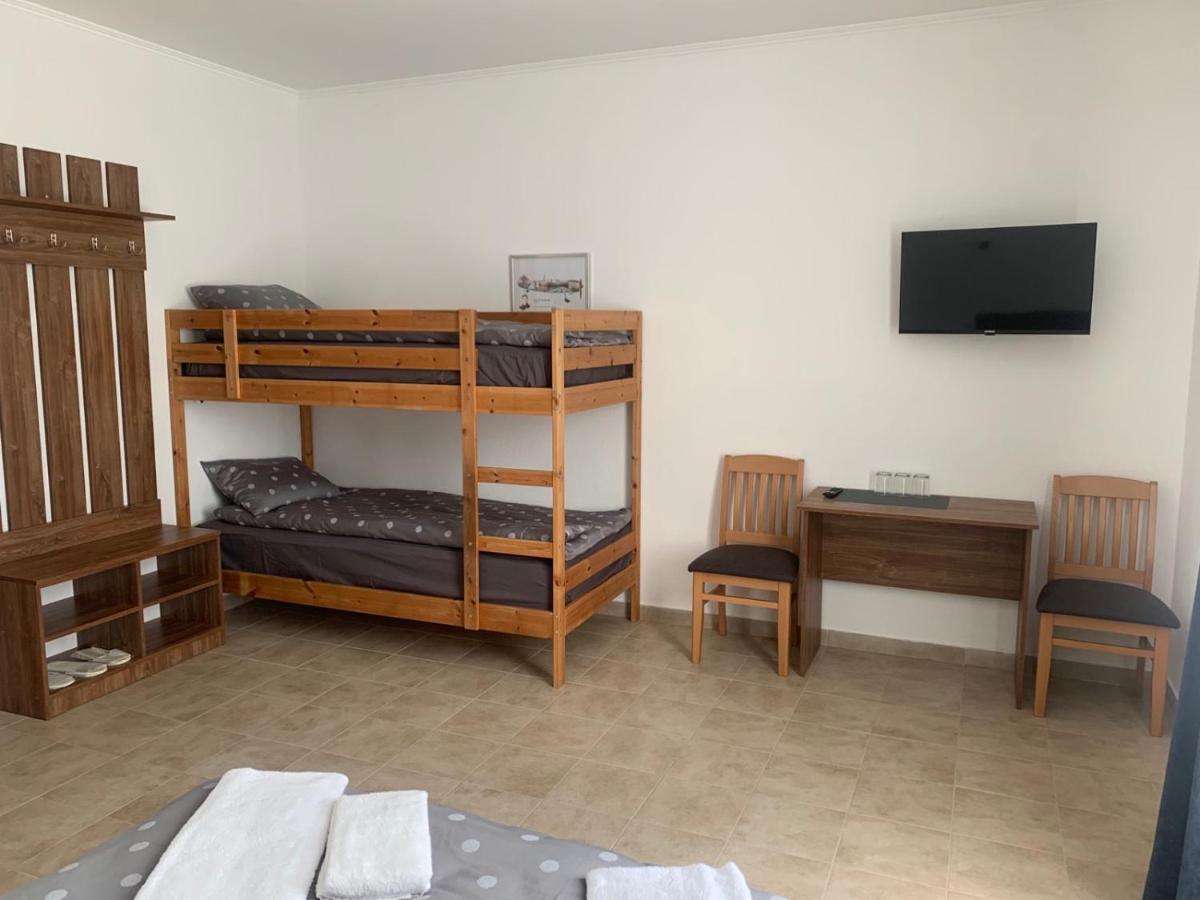 Zig Zag Hotell Kamjanets-Podilskyj Exteriör bild