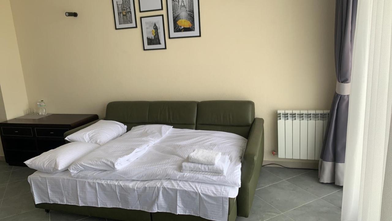 Zig Zag Hotell Kamjanets-Podilskyj Exteriör bild