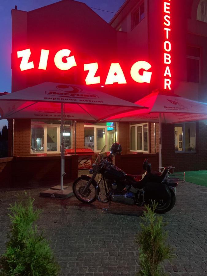 Zig Zag Hotell Kamjanets-Podilskyj Exteriör bild