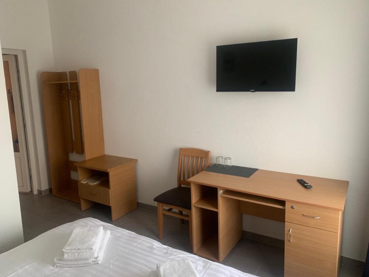Zig Zag Hotell Kamjanets-Podilskyj Exteriör bild