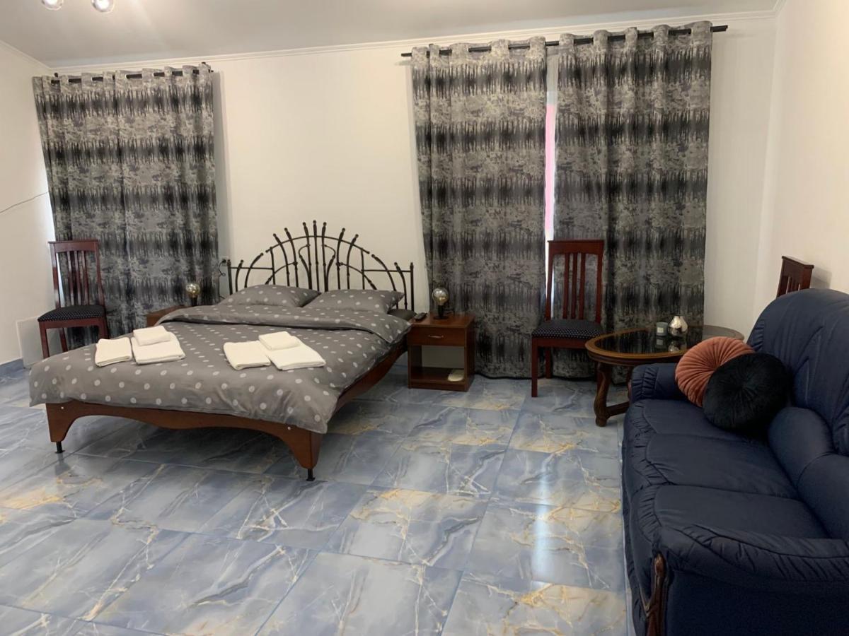 Zig Zag Hotell Kamjanets-Podilskyj Exteriör bild