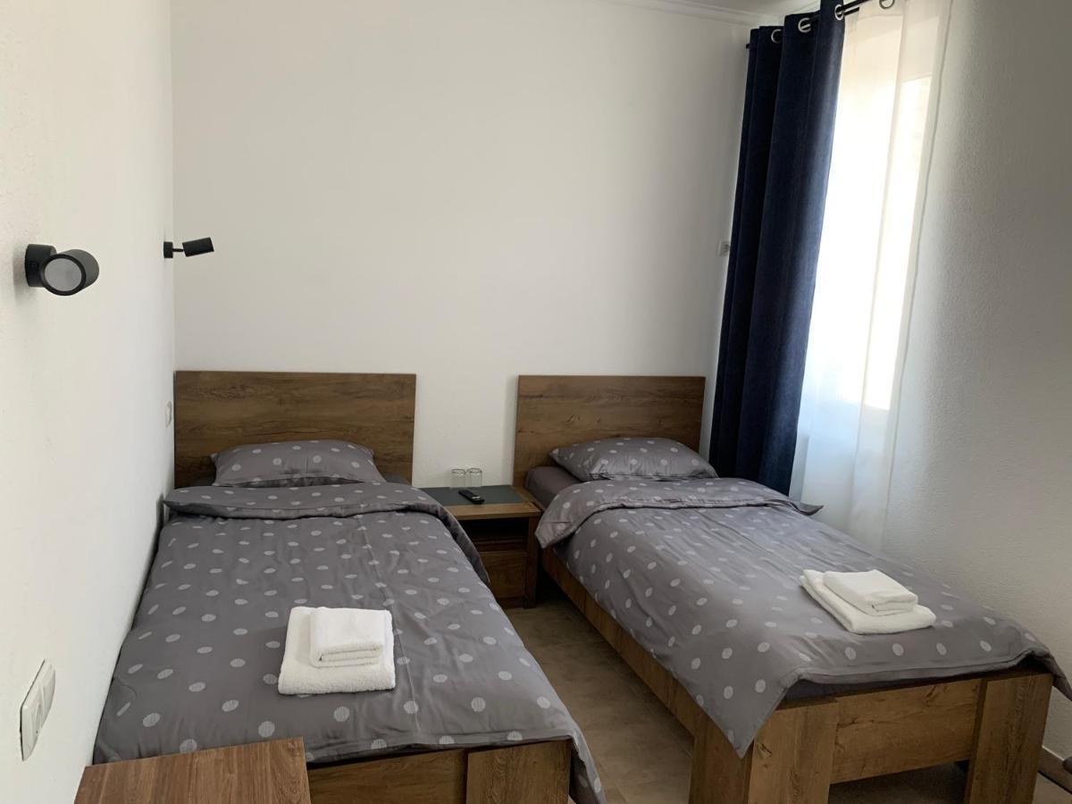 Zig Zag Hotell Kamjanets-Podilskyj Exteriör bild